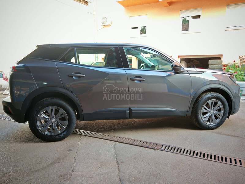 Peugeot 2008 1.2i  2022 god