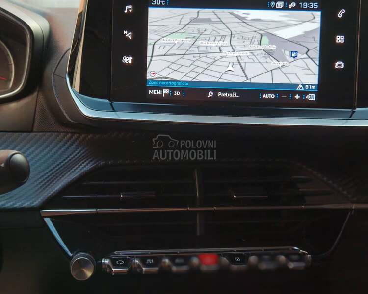 Peugeot 2008 1.2i  2022 god