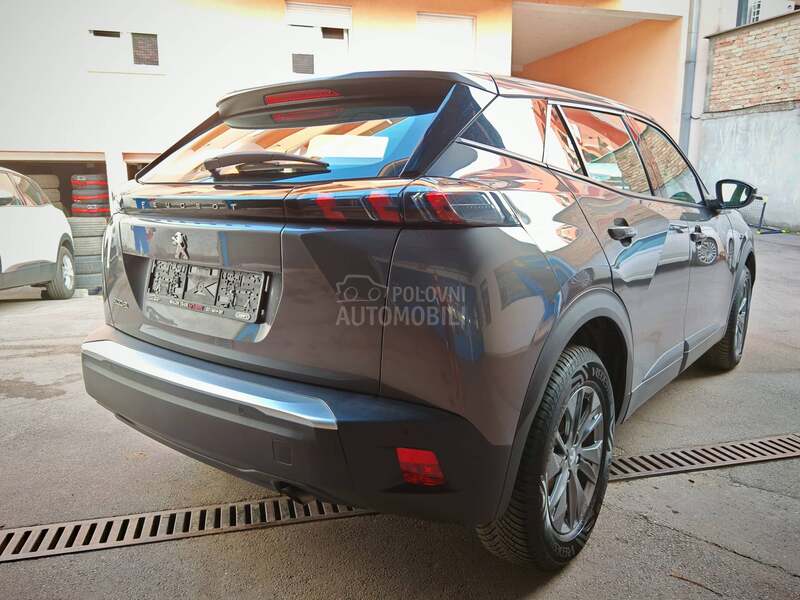 Peugeot 2008 1.2i  2022 god