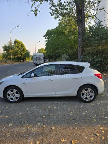 Opel Astra J 