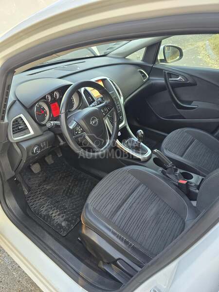 Opel Astra J 
