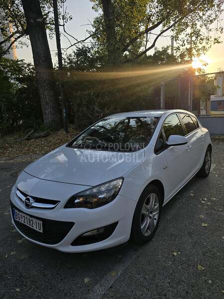 Opel Astra J 