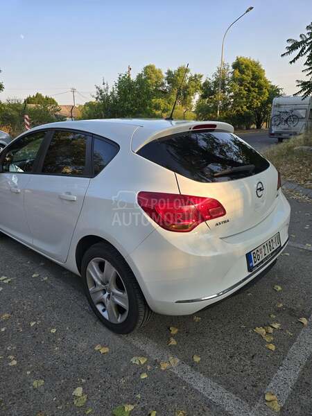 Opel Astra J 