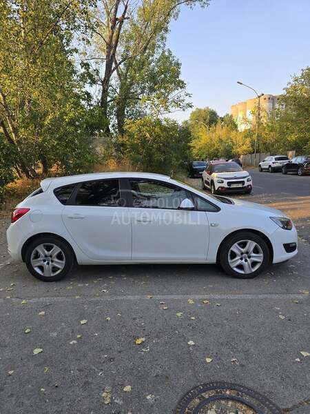 Opel Astra J 