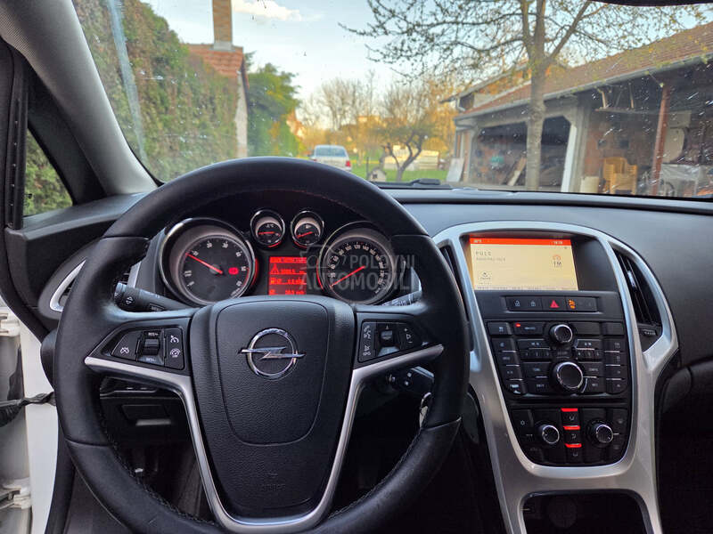 Opel Astra J 