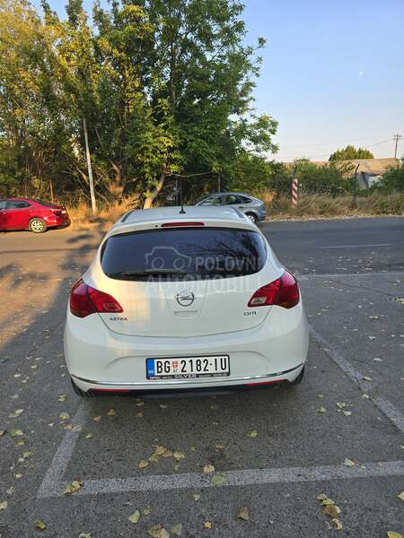 Opel Astra J 