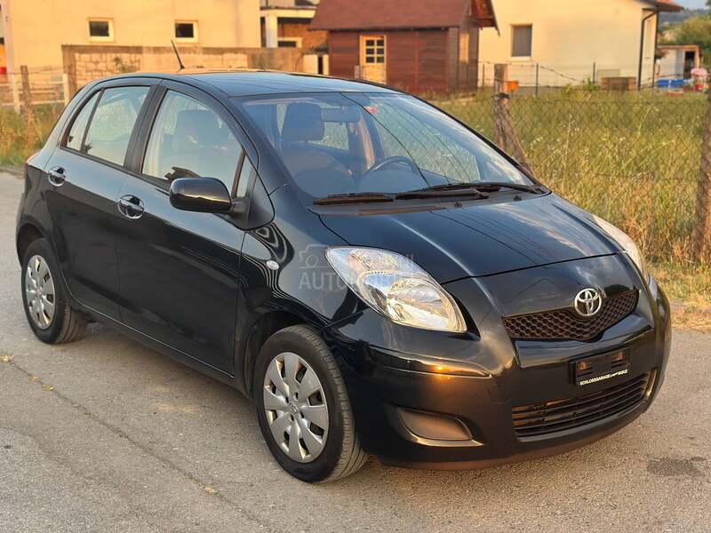 Toyota Yaris 1.33  VVT-i  Luna CH