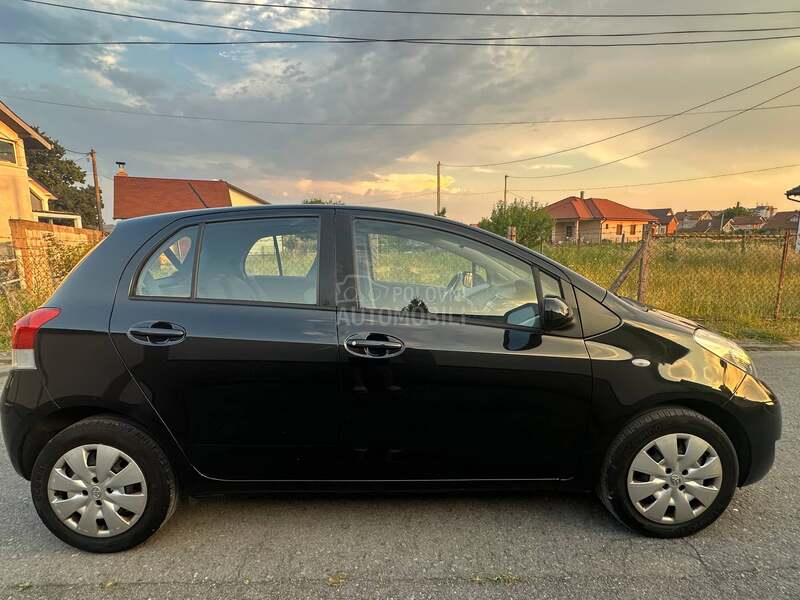Toyota Yaris 1.33  VVT-i  Luna CH