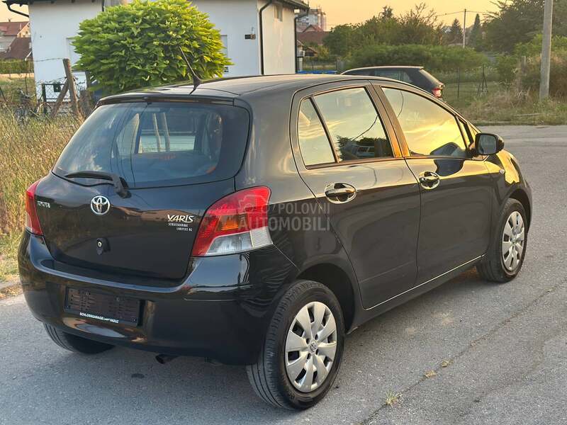 Toyota Yaris 1.33  VVT-i  Luna CH
