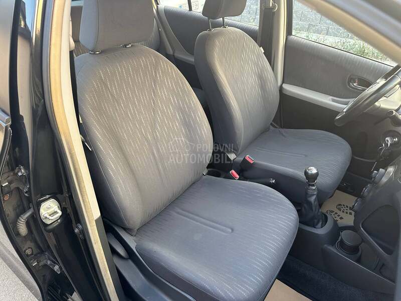 Toyota Yaris 1.33  VVT-i  Luna CH