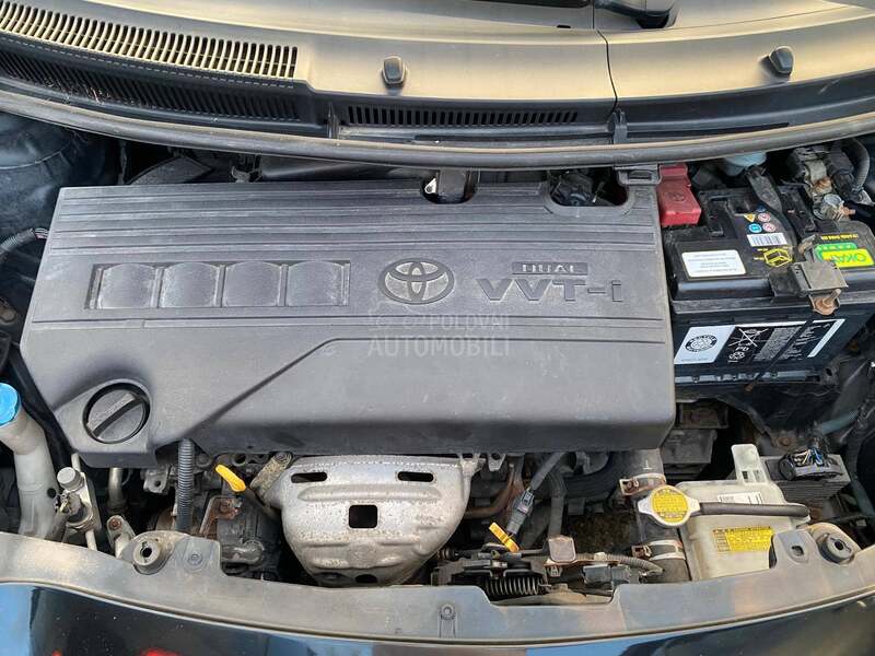 Toyota Yaris 1.33  VVT-i  Luna CH