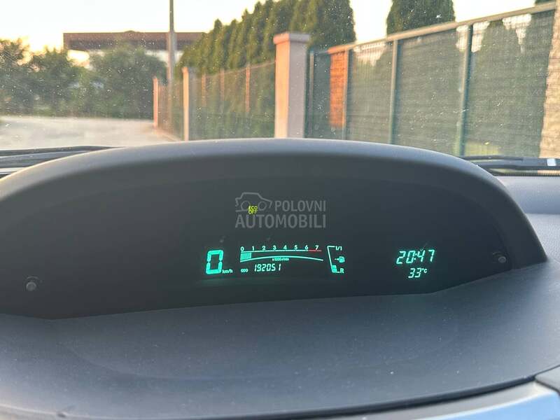 Toyota Yaris 1.33  VVT-i  Luna CH