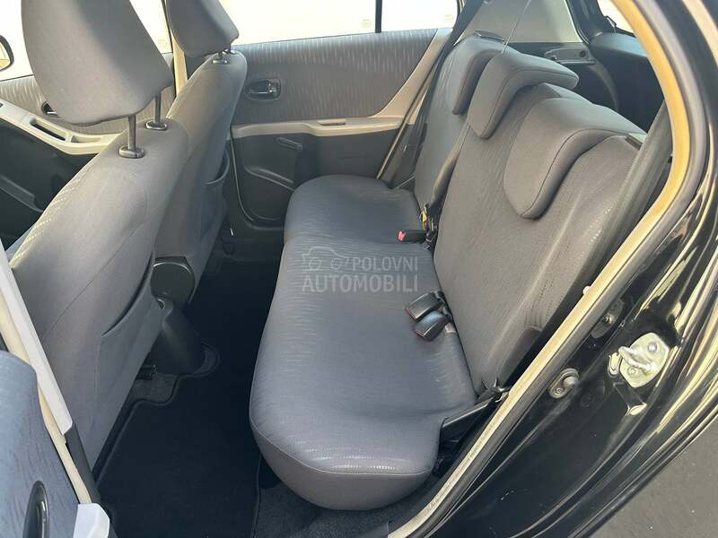 Toyota Yaris 1.33  VVT-i  Luna CH