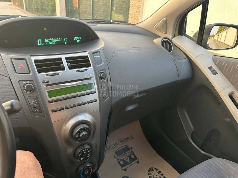 Toyota Yaris 1.33  VVT-i  Luna CH