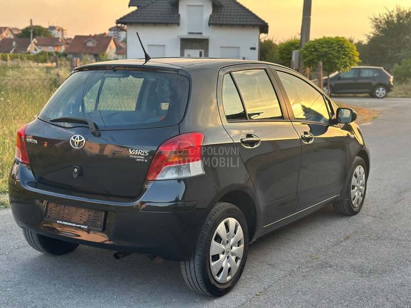 Toyota Yaris 1.33  VVT-i  Luna CH
