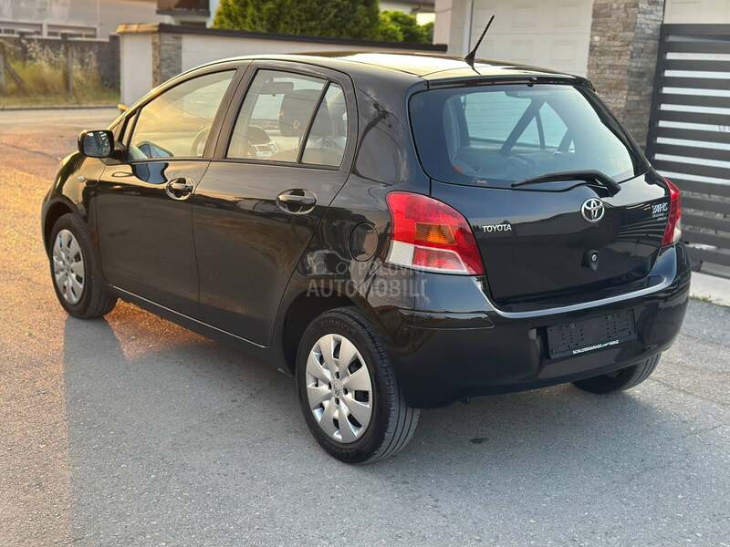 Toyota Yaris 1.33  VVT-i  Luna CH
