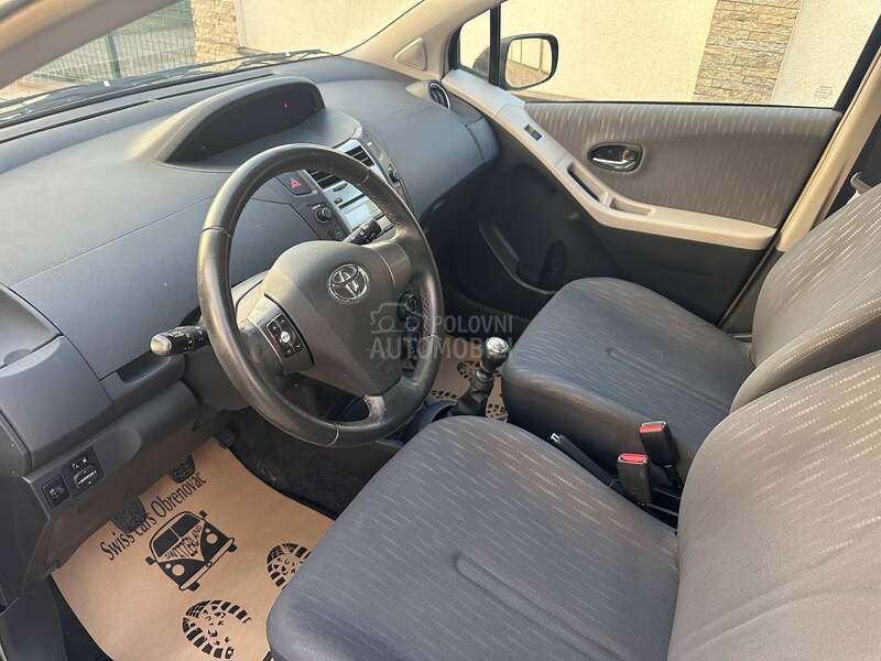 Toyota Yaris 1.33  VVT-i  Luna CH