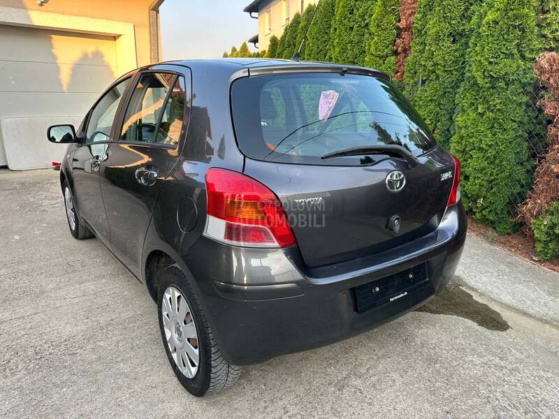 Toyota Yaris 1.33  VVT-i Chic CH