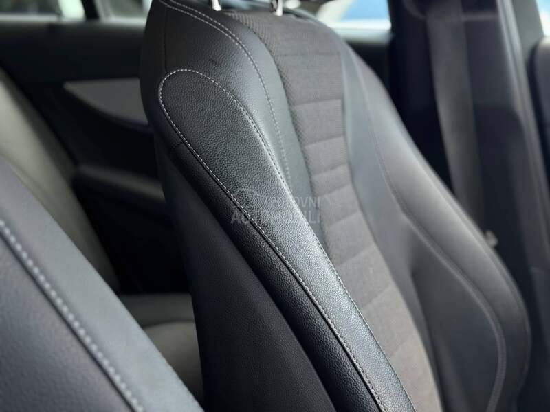 Mercedes Benz E 220 D/AVANTGARDE/KAMERA