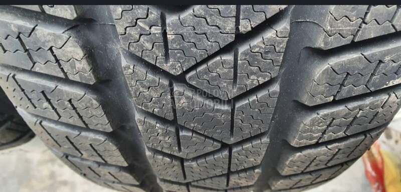 Pirelli 235/45 R19 Zimska