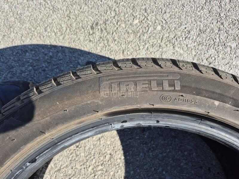 Pirelli 235/45 R19 Zimska