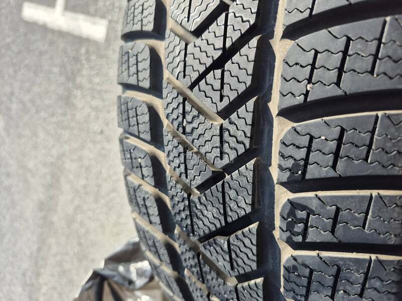 Pirelli 235/45 R19 Zimska