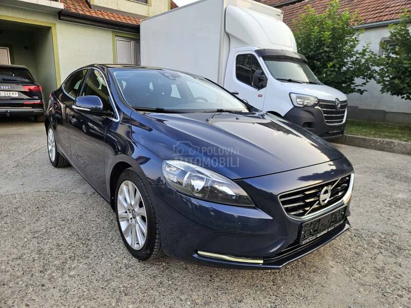 Volvo V40 1.6 D2 MOMENTUM