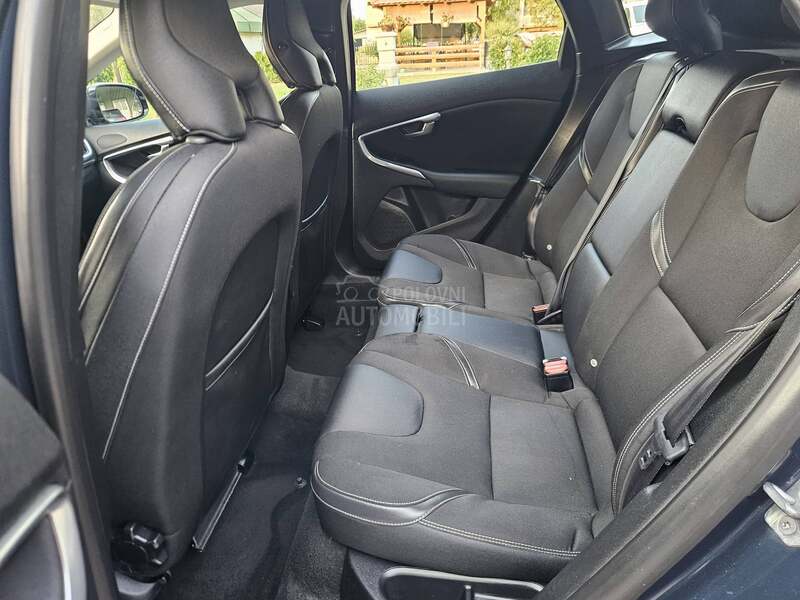 Volvo V40 1.6 D2 MOMENTUM