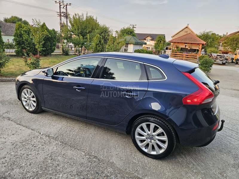Volvo V40 1.6 D2 MOMENTUM
