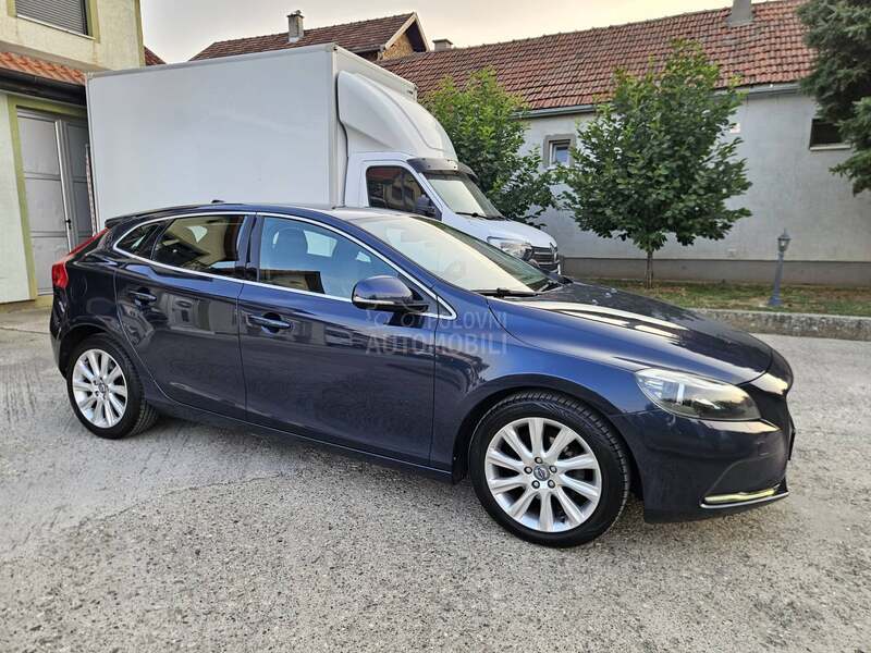 Volvo V40 1.6 D2 MOMENTUM
