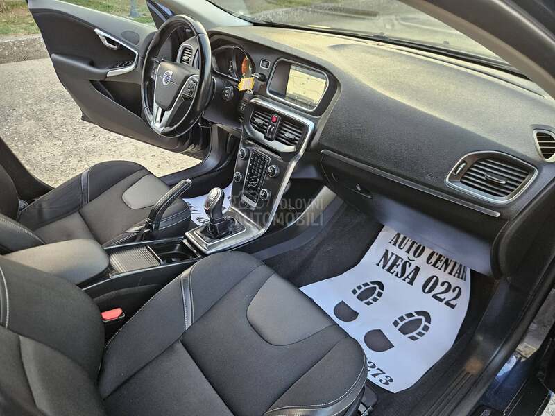 Volvo V40 1.6 D2 MOMENTUM