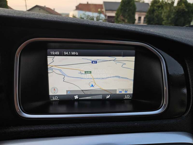 Volvo V40 1.6 D2 MOMENTUM