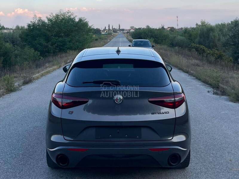 Alfa Romeo Stelvio VELOCE Q4