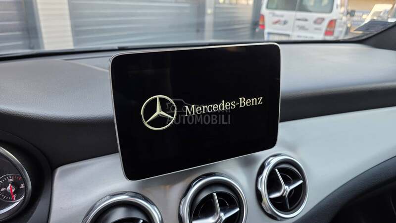 Mercedes Benz GLA 180 AMG Line