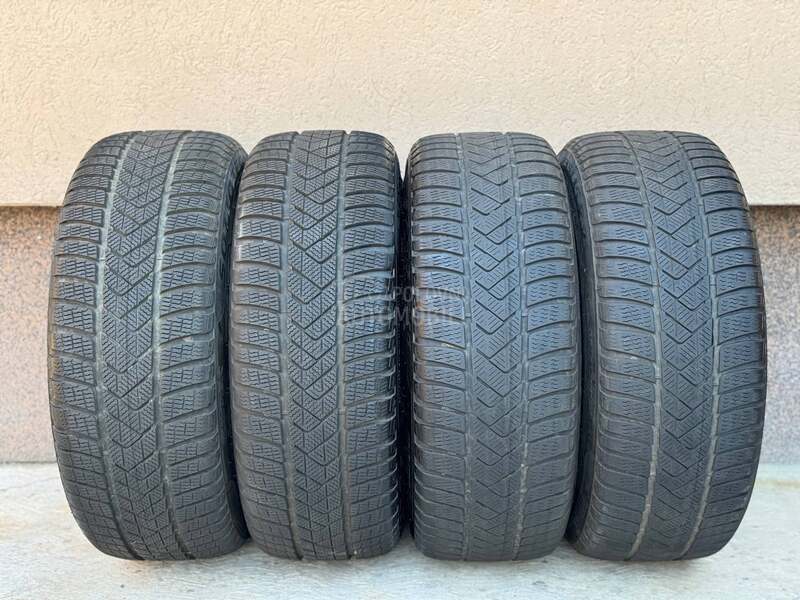 Pirelli 235/45 R18 Zimska