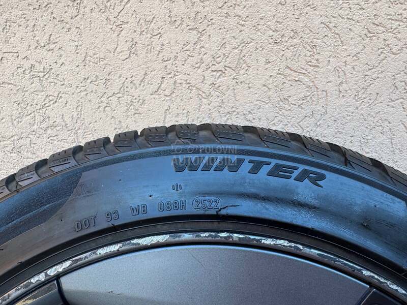 Pirelli 235/45 R18 Zimska