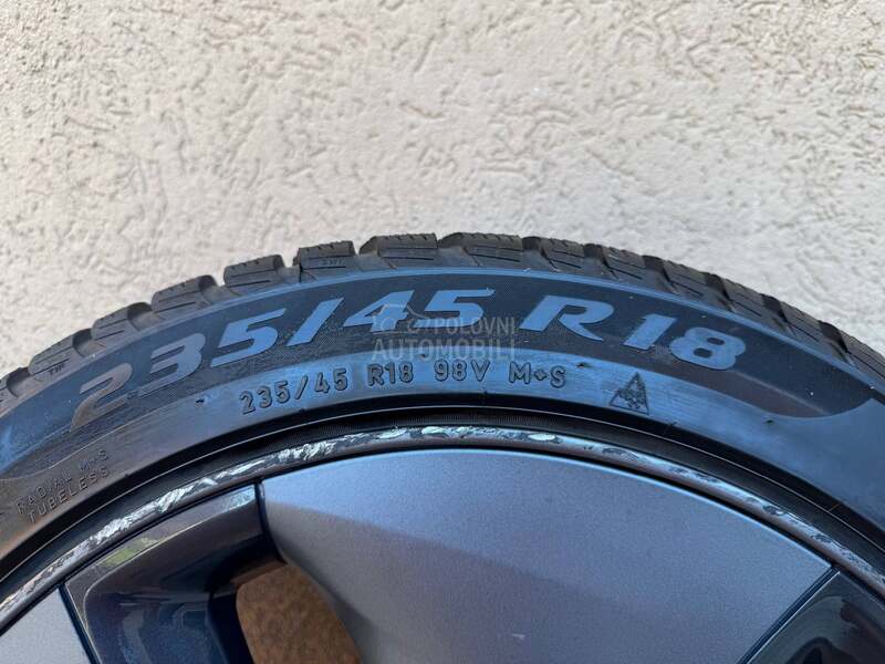 Pirelli 235/45 R18 Zimska