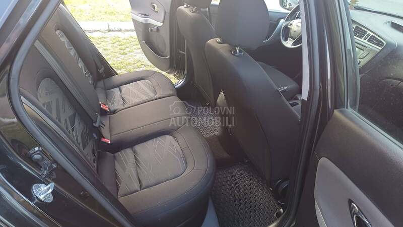 Kia cee`d sw 1.4 LX
