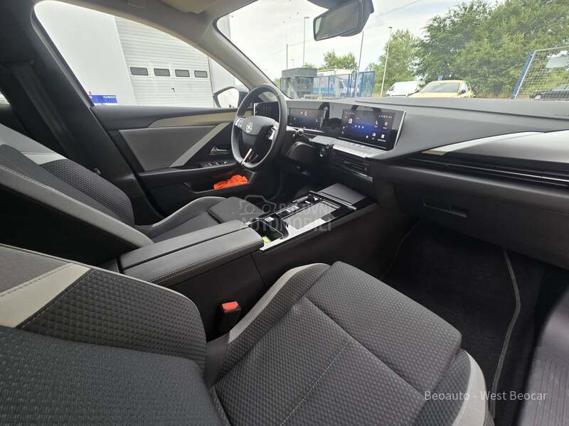 Opel Astra L AT EDITION