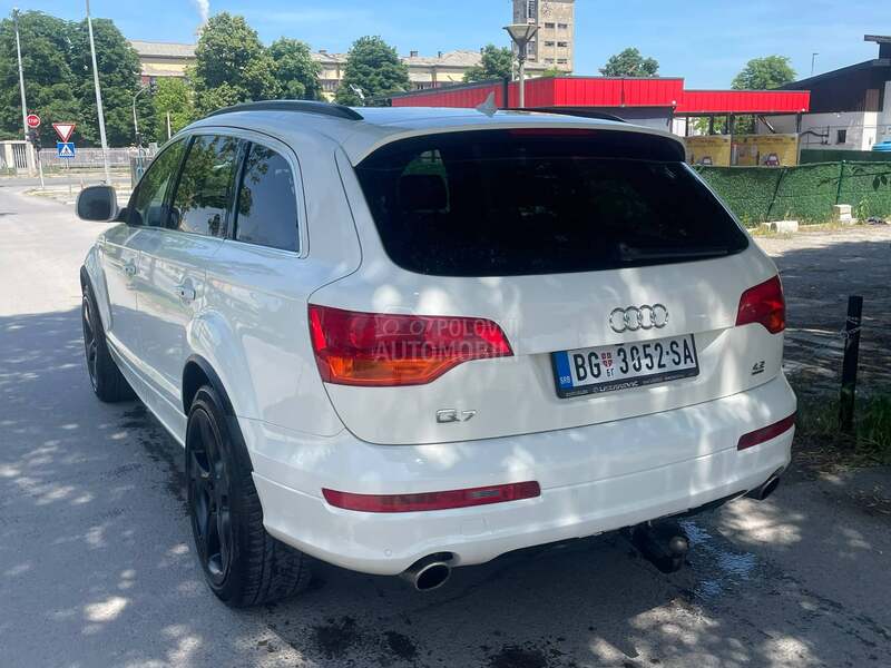 Audi Q7 quattro