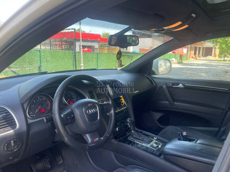 Audi Q7 quattro