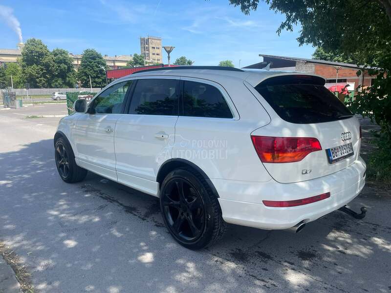 Audi Q7 quattro