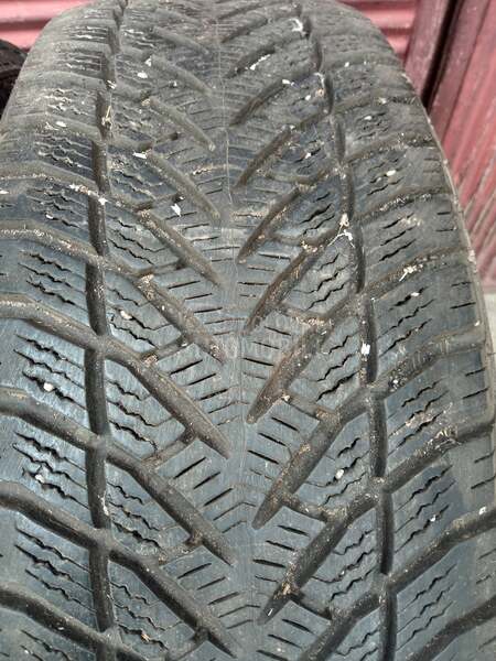 Goodyear 215/65 R16 Zimska