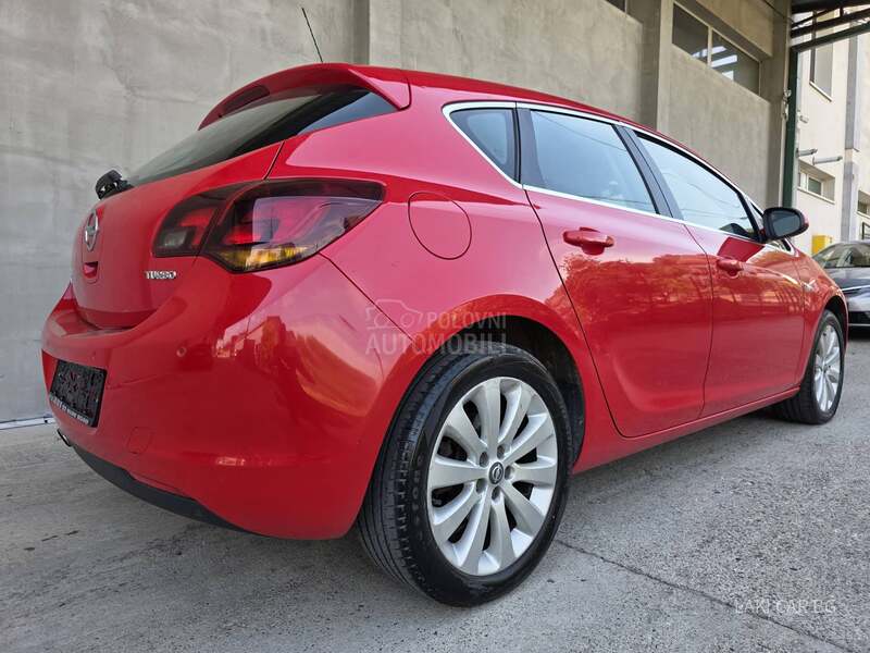Opel Astra J COSMO 1.4 TB