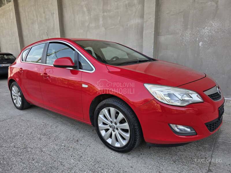Opel Astra J COSMO 1.4 TB