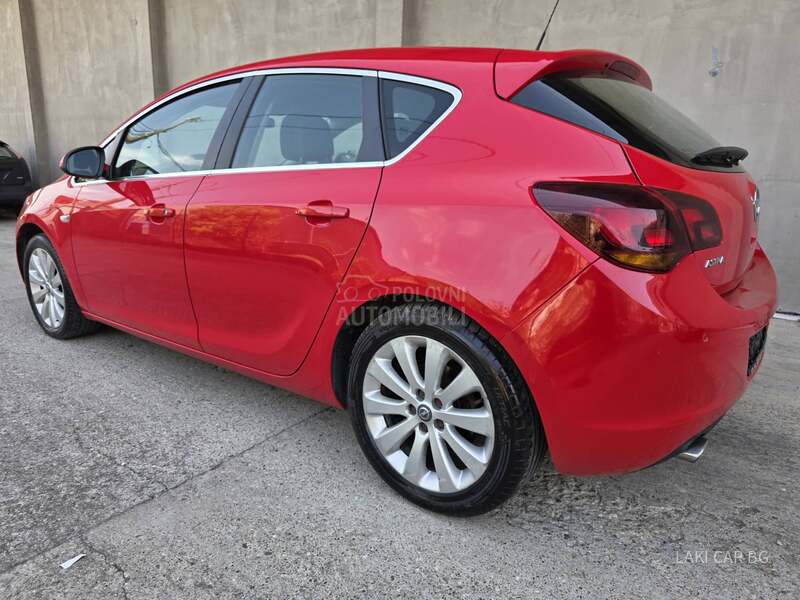 Opel Astra J COSMO 1.4 TB
