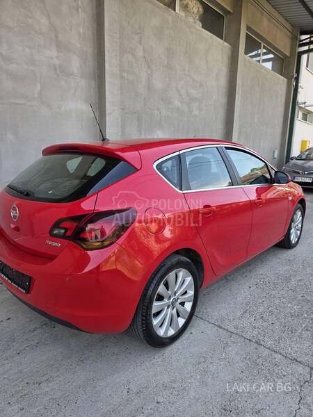 Opel Astra J COSMO 1.4 TB