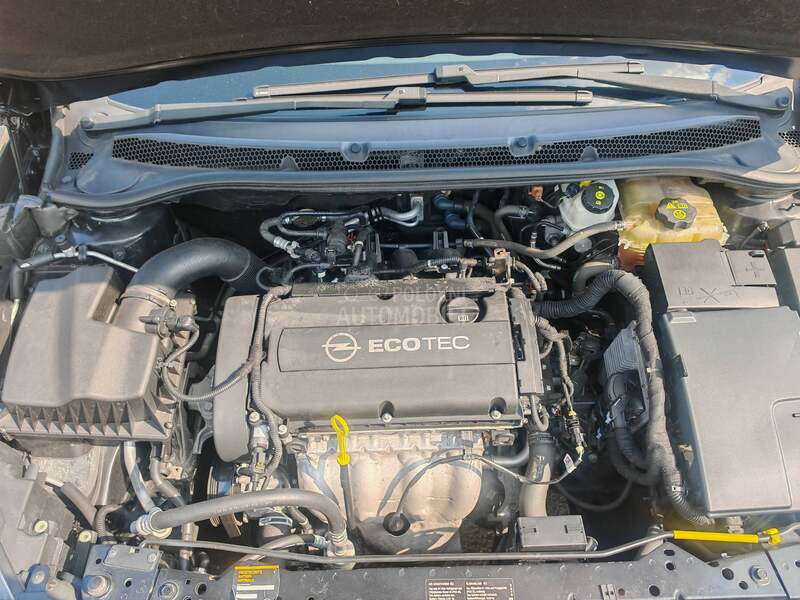 Opel Astra J 1.6 8.5k.w CH