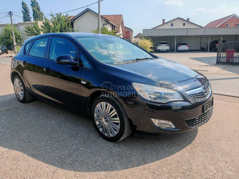 Opel Astra J 1.6 8.5k.w CH