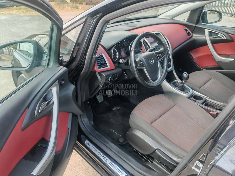 Opel Astra J 1.6 8.5k.w CH